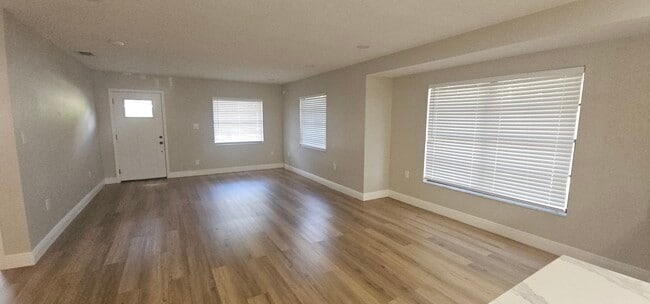 Primary Photo - 5802 N Suwanee Ave