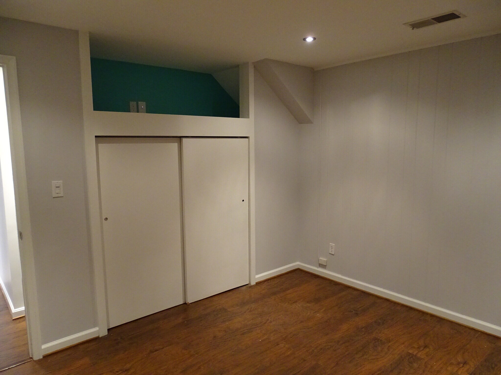 2nd room w/ storage - 5652 Barrymore Rd