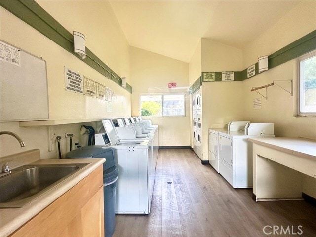 Building Photo - 140 Streamwood