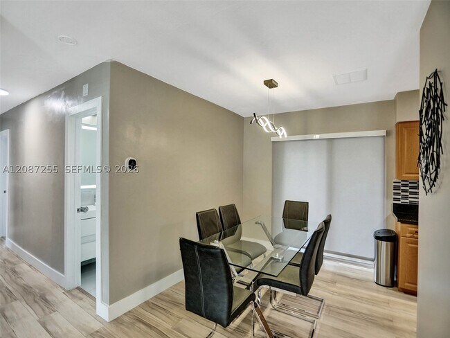 Building Photo - 491 SE 23rd Ave