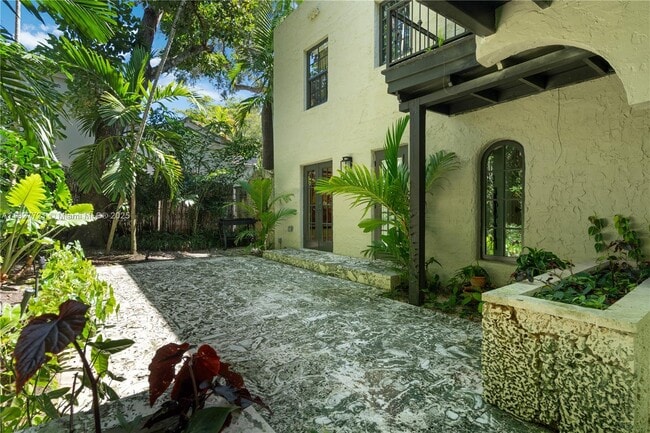 Building Photo - 4086 Raynolds Ave