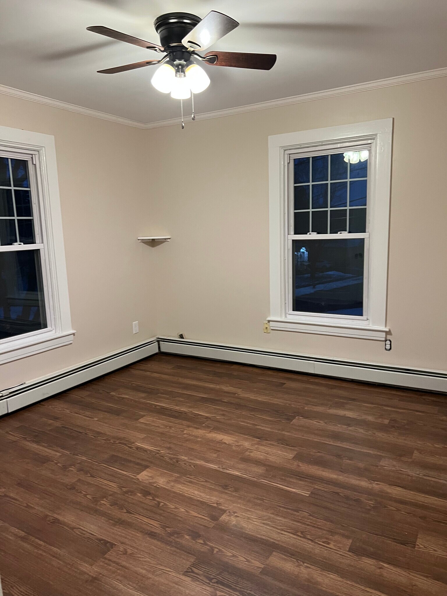Second floor front bedroom - 8 Grove St