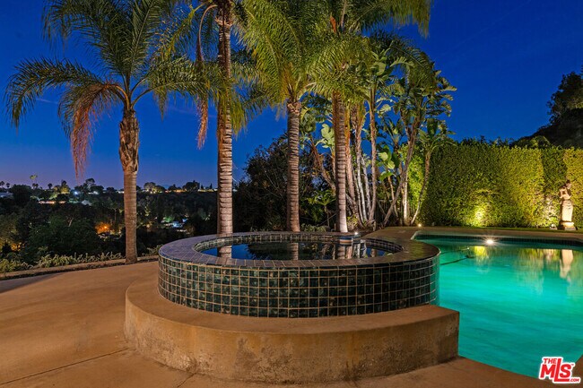 Building Photo - 3761 Sheridge Dr