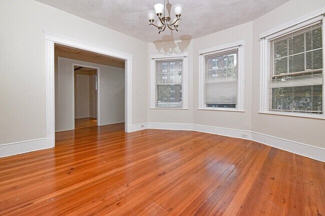 Building Photo - 21 Edison Green