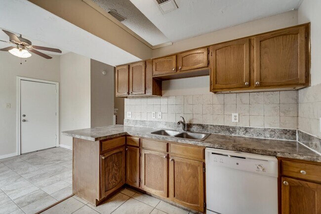 Building Photo - 1814 Sage Dr