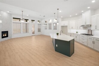 Building Photo - 3500 Mescalbean Dr