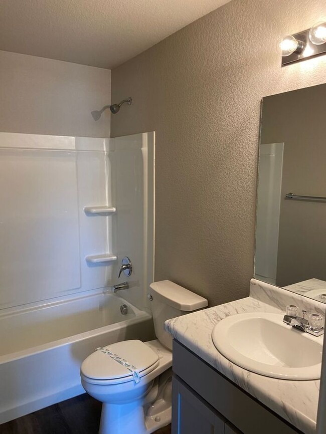 Building Photo - *Pre-leasing* Three Bedroom | Two Bathroom...