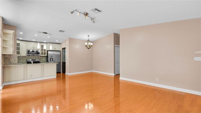 Building Photo - 570 Woodgate Cir