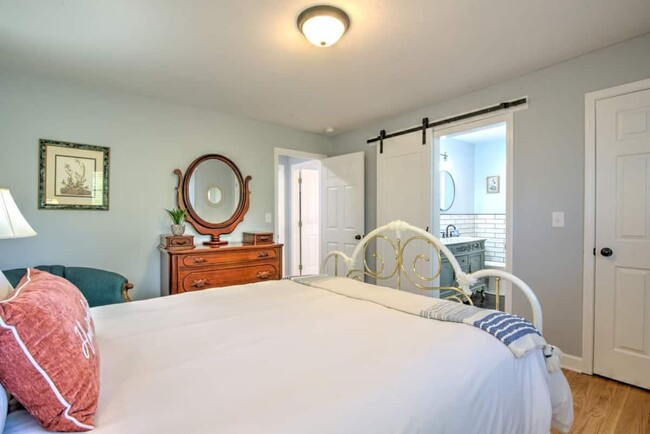 Building Photo - 201 Springdale Rd