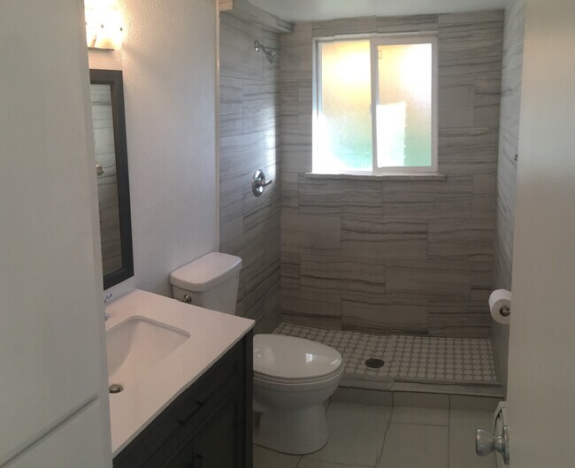 Building Photo - 10341