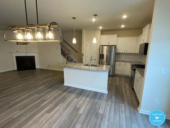 Building Photo - 222 White Oak Ridge Dr