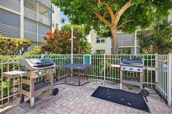 Building Photo - 1541 S Ocean Blvd