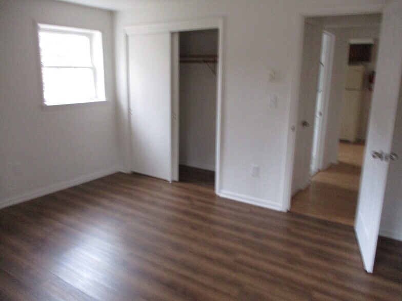 Building Photo - 11 Old Allamuchy Rd