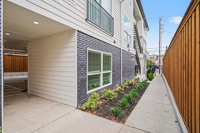 Building Photo - Be the first to live in Unit 207 at 2217 Fitzhugh—a brand-new 2026 construction offering 601 sq f...