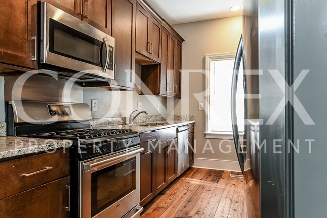 Building Photo - 5 Bedrooms in Downtown Charleston!