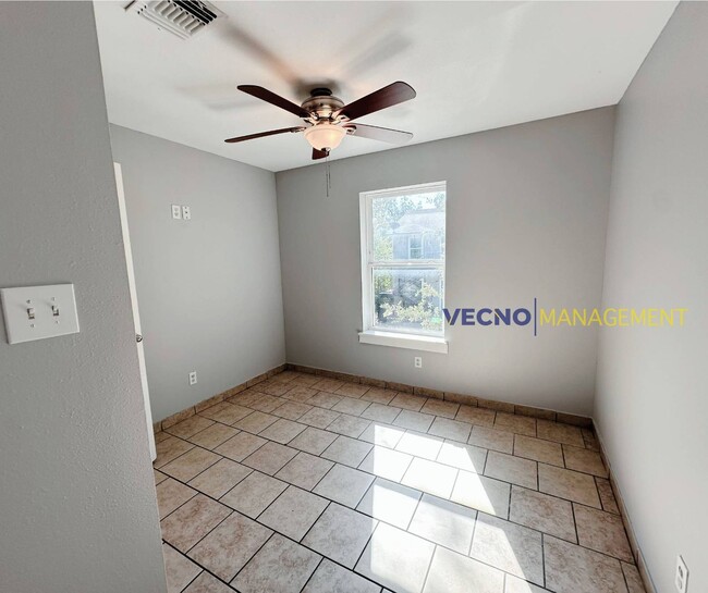Building Photo - 135 Nopal St
