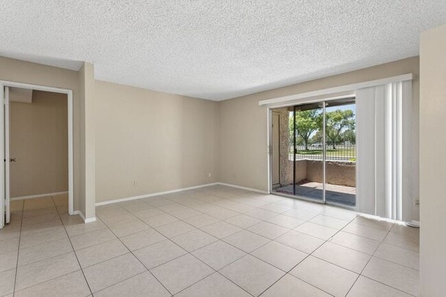 Building Photo - 4444 E Paradise Ln