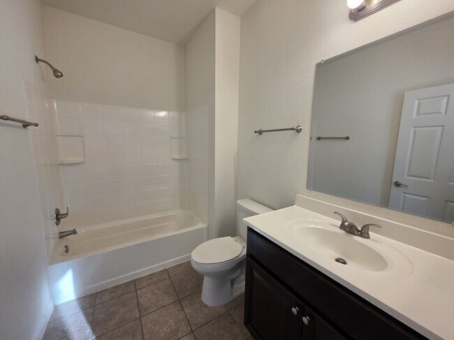 Building Photo - 4/2/2-Ready for Move In