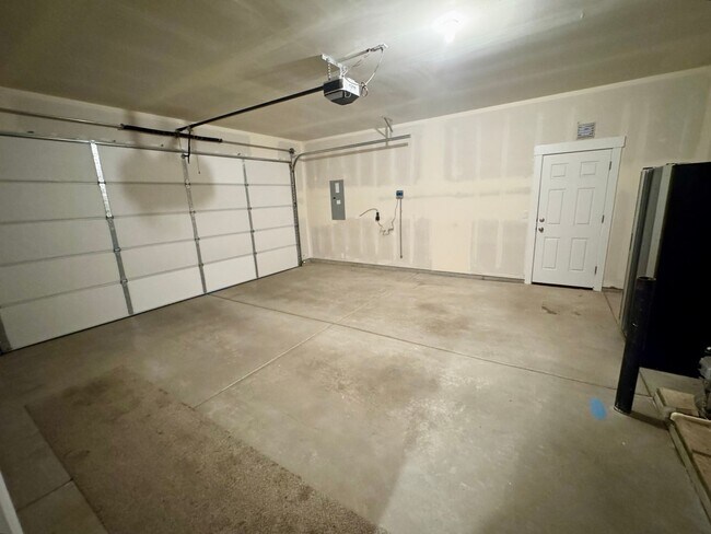 Building Photo - Beautiful Newer Built 3-Bedroom, 2 bath Home in Meadows at West Highlands