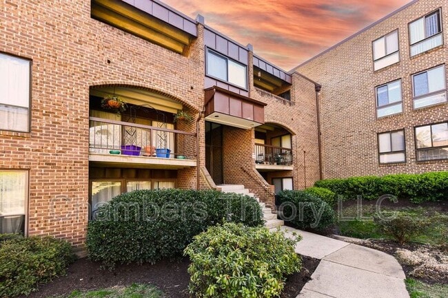 Building Photo - 11220 Chestnut Grove Square