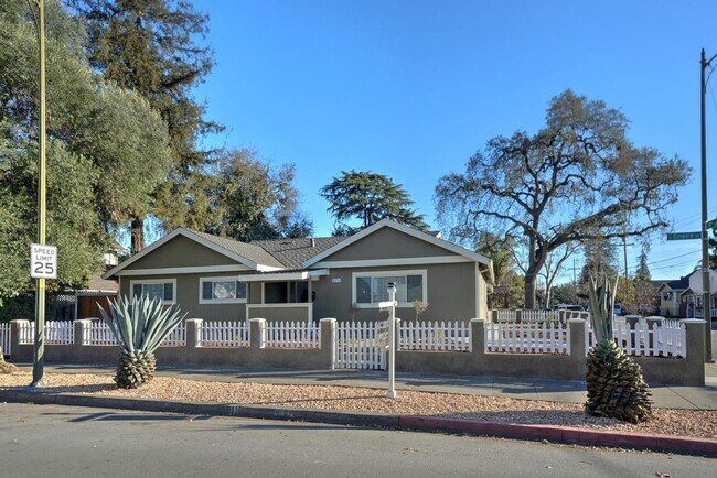 Building Photo - 870 E Empire St