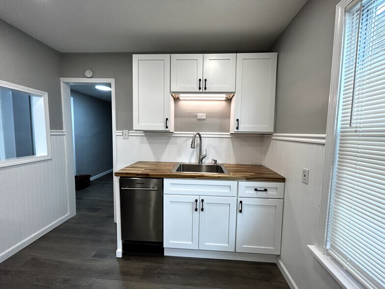 Building Photo - 198 Columbus Ave