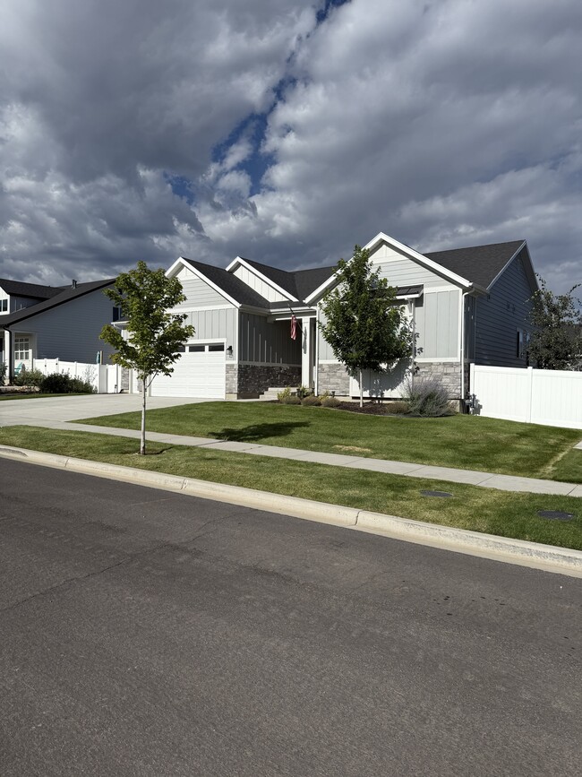 Building Photo - 1712 S 1160 E