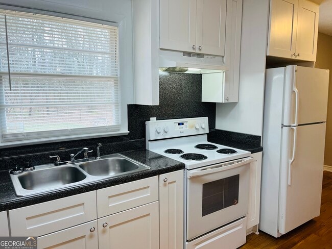 Building Photo - 1085 Horsley Mill Rd