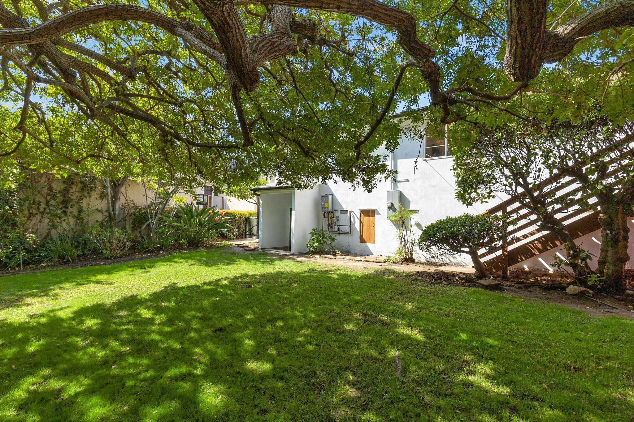 Building Photo - 3444 S Bentley Ave
