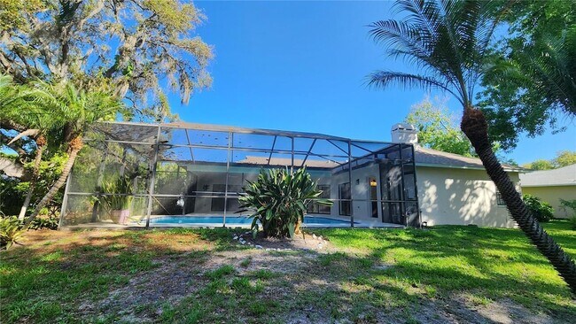 Building Photo - 3037 Crest Dr