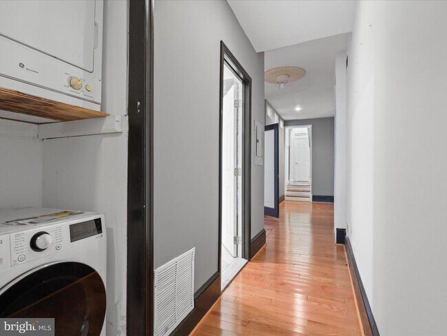 Building Photo - 929 O St NW