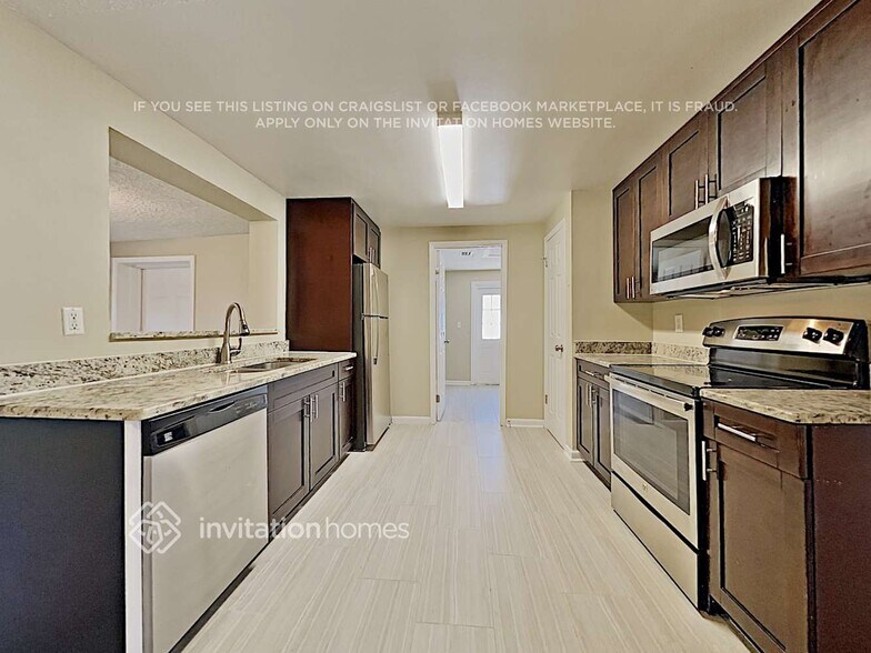 Building Photo - 8261 Greenleaf Cir