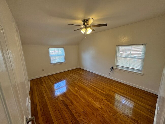 Building Photo - Completely Updated, Open , Quiet House in Oakmont!