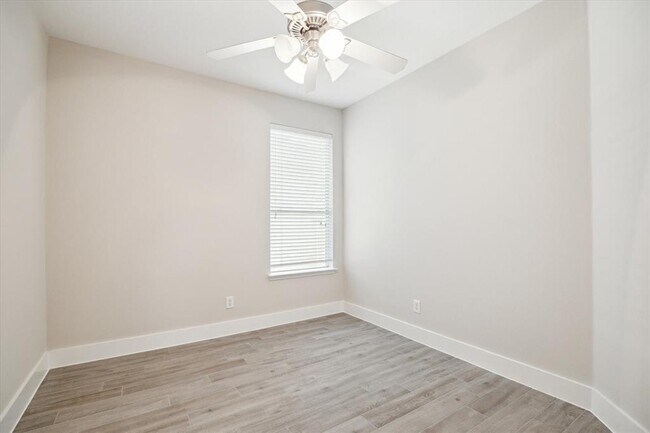 Building Photo - 22035 Holly Branch Dr