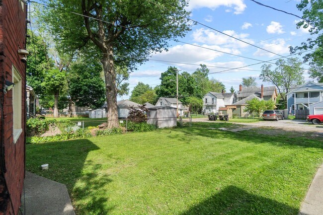 Building Photo - 914/916 Lake Ave