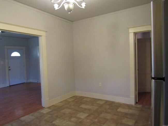 Building Photo - 405 E Main St