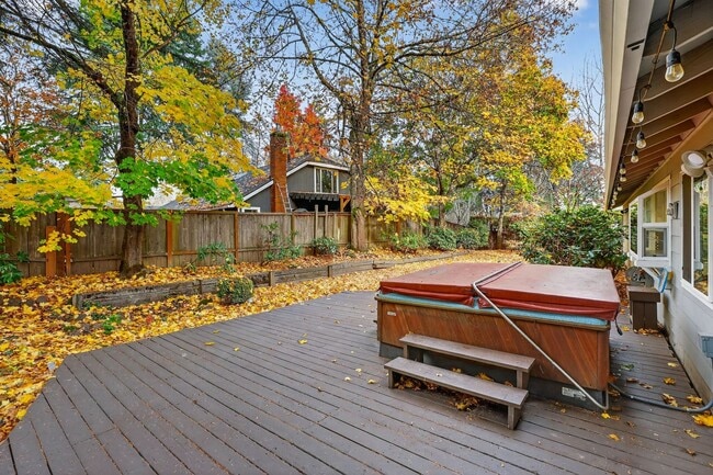 Building Photo - 13525 SW Roan Ct