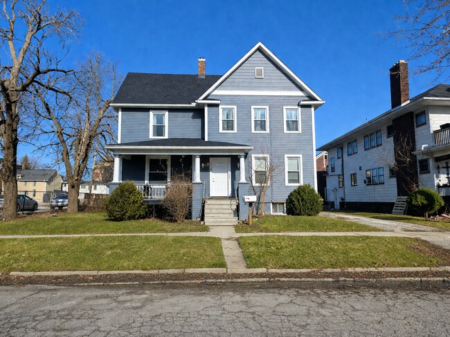 Building Photo - 121 N Granger St
