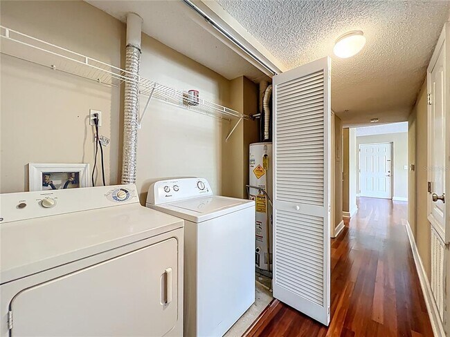 Building Photo - 2065 Dixie Belle Dr