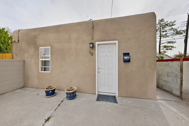 Building Photo - 714-714 Madison St NE