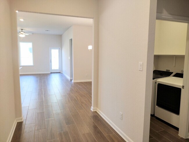 Building Photo - 10511 Briceway Bay