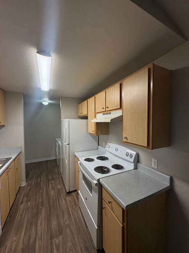 Building Photo - ? The Best Deal of the Summer—FREE August Rent!