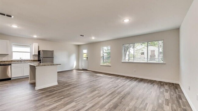 Building Photo - 2035 Clay St