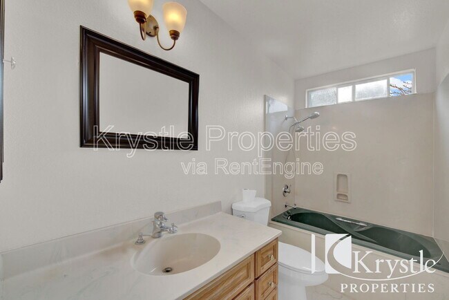Building Photo - 180 Obsidian Ct