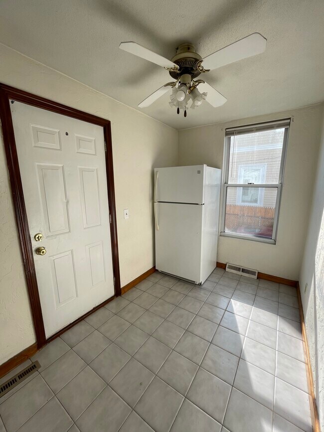 Building Photo - 45 Kirtland St