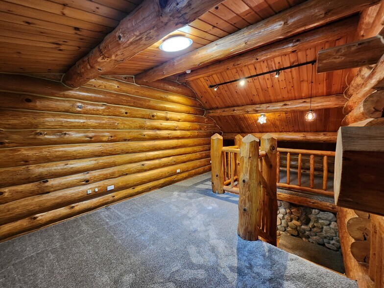 Building Photo - 908 S 48th Ave