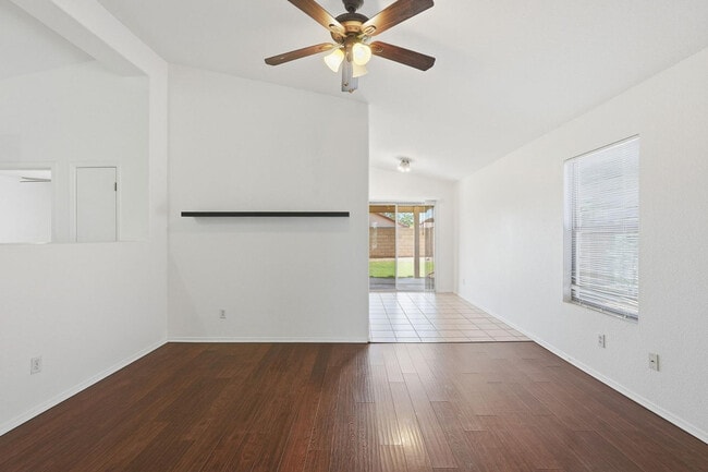 Building Photo - 15033 W Ventura St