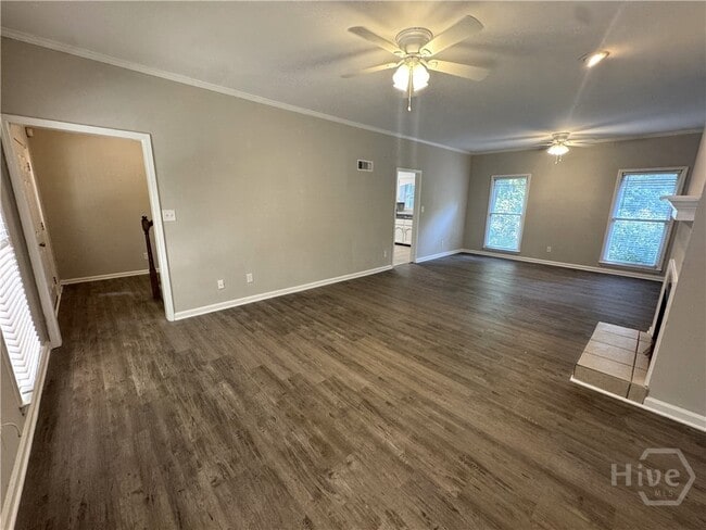 Building Photo - 620 Pinecrest Dr