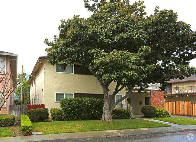 Building Photo - 2358 Karen Dr