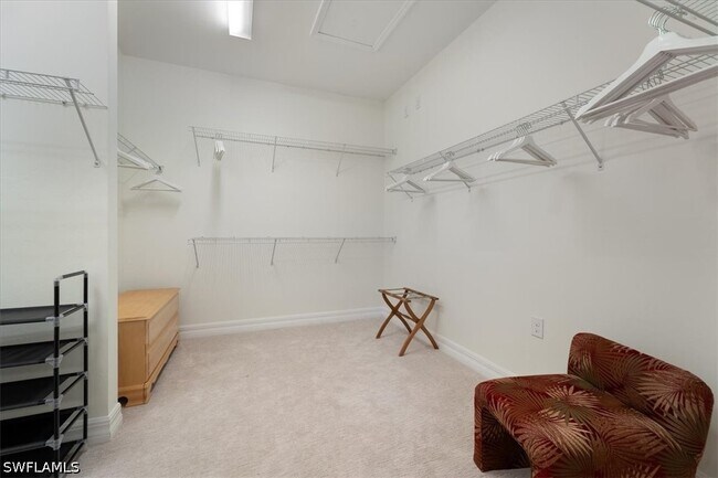 Building Photo - 6140 Victory Dr